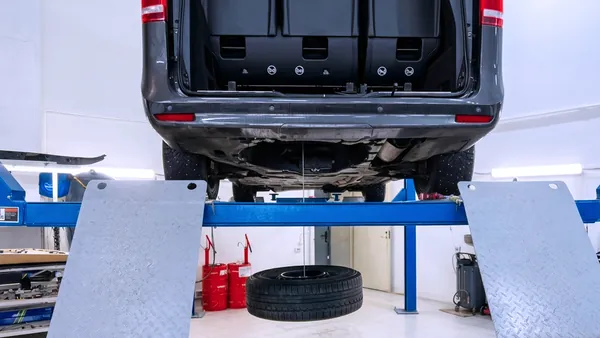 Установка запасного колеса на Mercedes-Benz V-Class